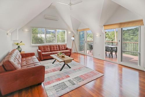 Merrijig House | Jarrah House - Sleeps 10 - Merrijig