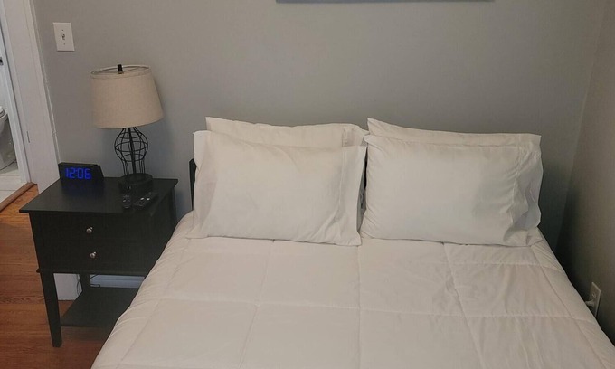 East St. Louis House | Jazzy C3 is a Spacious 3 Bedroom/2 Bath