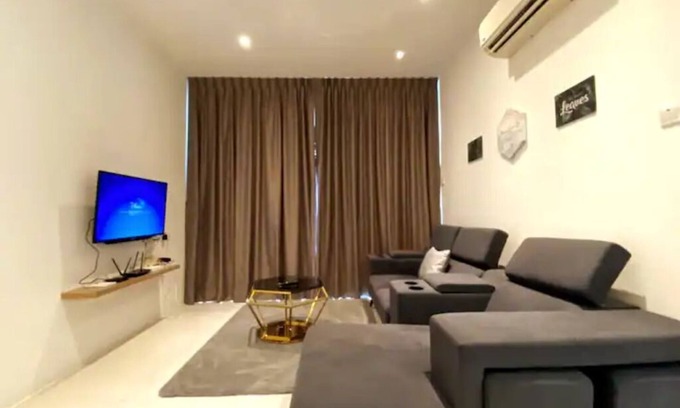 Kuching House | Jeff and Ricky Homestay 43 @ Gala City Residence