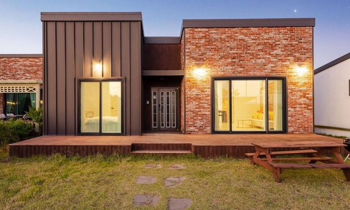 Jongdal-ri House | Jeju Pureunbada Pet Dokchae Pension