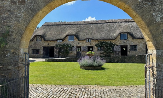 Sherborne Cottage | Jerards Stables - sleeps 4 guests in 2 bedrooms