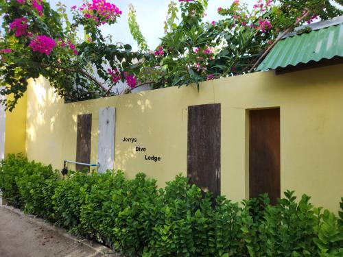 Rasdhoo House | Jerrys Dive Lodge Rasdhoo