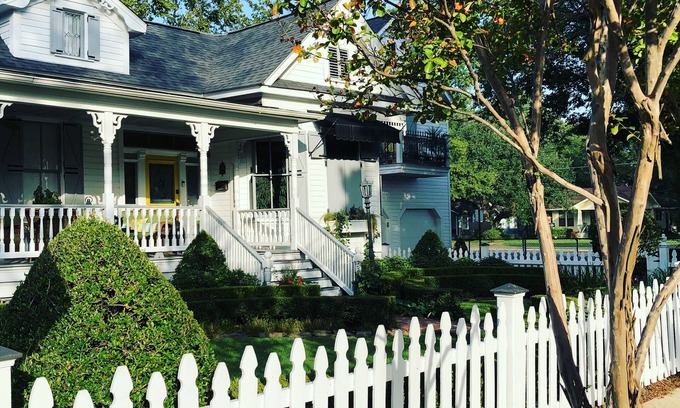West Monroe House | John Thomas Bed and Bath