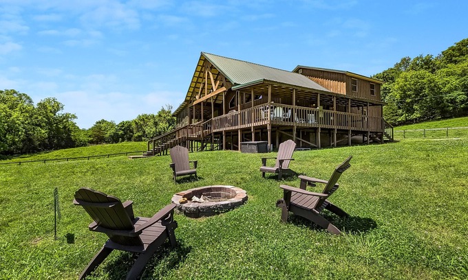 Mountain View House | John Thomas Farmhouse ~ secluded valley + creek