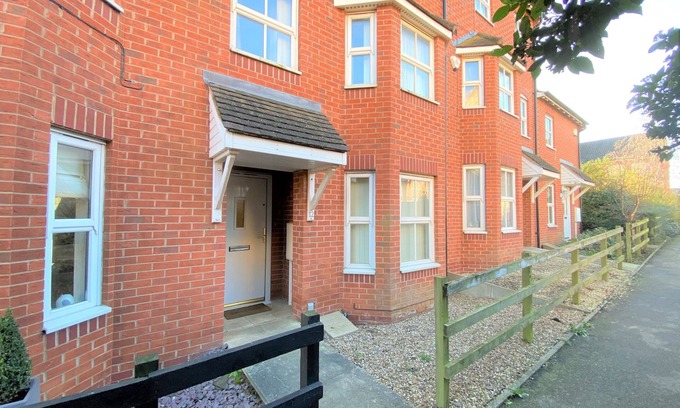 Wellingborough House | Johnson Townhouse 8 person serviced accommodation