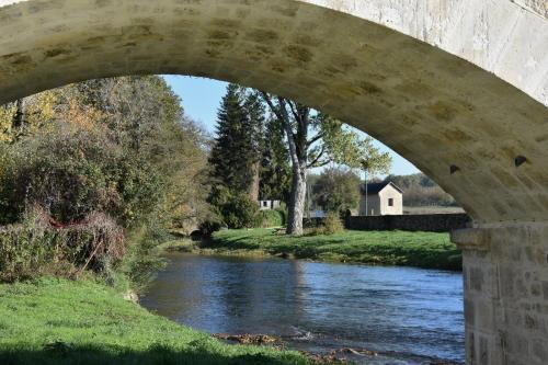 Saint-Vincent-sur-l'Isle Apartment | Joli hébergement de caractère en bord de rivière