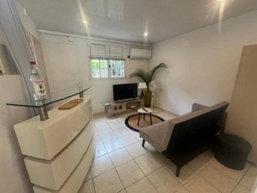 Fort-de-France Apartment | Joli Studio à la Villa l'Ensoleillée avec son grand Jardin