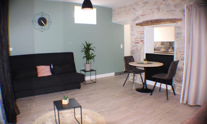 Pradines Apartment | Joli studio en rez-de-chaussée