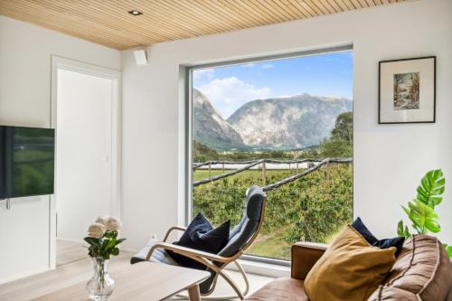 Tonjum House | Jordeplegarden holiday home - Part of a farm - Two buildings - Close to Flåm