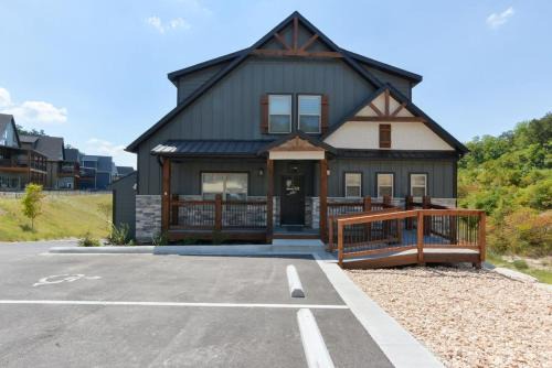 Table Rock House | Journey's Remedy -Lake View Sleeps 30
