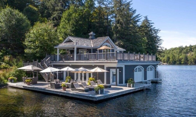 Minett House | Juddhaven Lake Rosseau Lake House with all the bells and whistles!