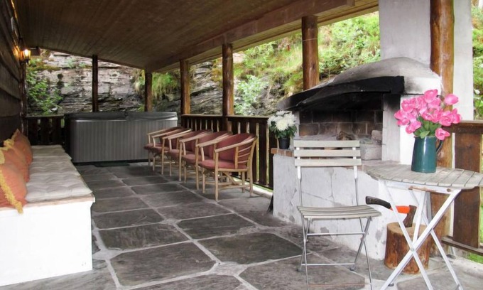 Eikelandsosen House | Julie by Interhome