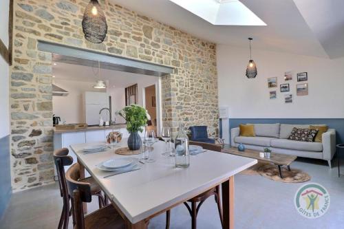 Saint-Georges-de-Chesne House | Juliette