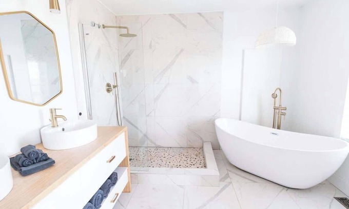 Grand Bay-Westfield House | June Avenue Oasis Sum