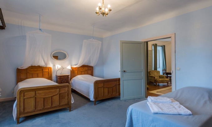 Hastingues Apartment | Jurançon apartment, accommodation in the Château d'Estrac