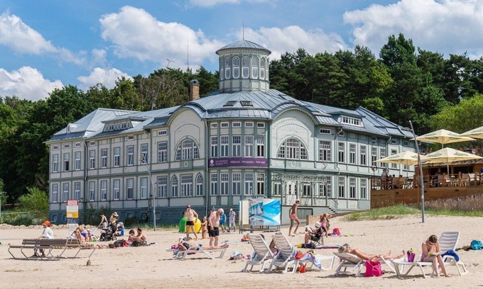 Jurmala Apartment | Jurmala Beachfront Art Gallery Mansard Suite in Historic Bath-House