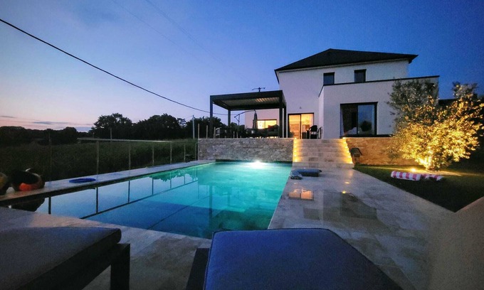 Le Mans Metropole Villa | Just 15 minutes from the 24 Hours of Le Mans racetrack! Ideal for 10 people