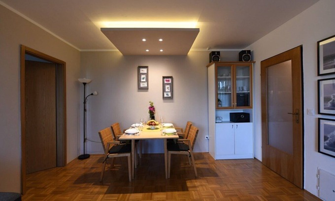 Izola Apartment | ◉ Just 5 min. walk to beautiful Simon's beach ☀ 2x Queen bed ❤️ 2x AC ❄ Garage✔