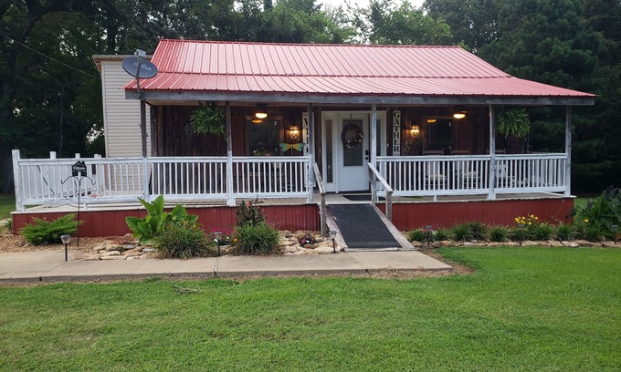 Batesville House | Just minutes from anywhere