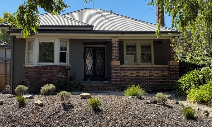 Lake Wendouree House | Just off the beautiful Lake Wendouree, fully fenced, dog friendly, air cond