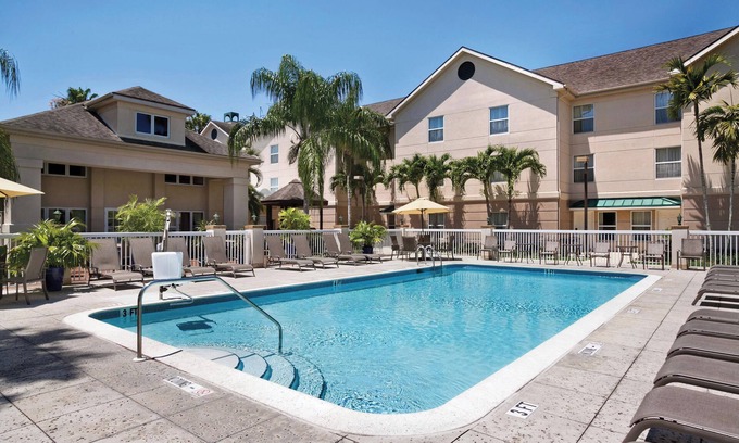 Villas Hotel | Just What You Were Looking For! 2 Great Units, Short Drive to Bell Tower Shops!