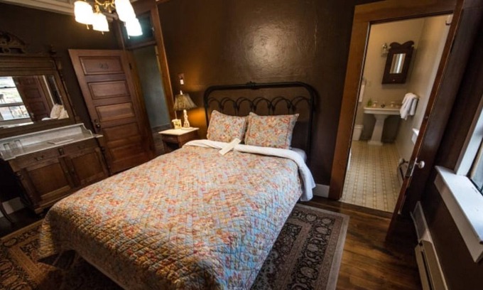 Dufur House | Just What You Were Looking For! Free Parking, Near Wet Planet Whitewater!