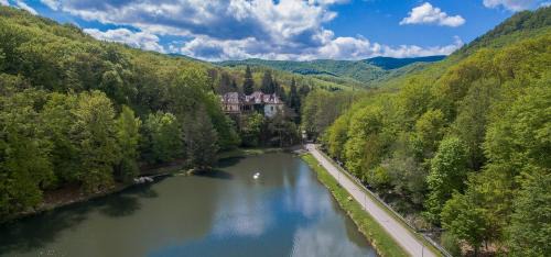 Nagyhuta Hotel | Kőkapu Vadászkastély és Hotel & Apartments