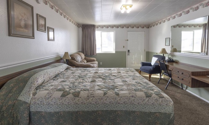 Frontier House | KABINO: Fossil Butte Motel #14 King A/C Mini Fridge Microwave Cable Wifi