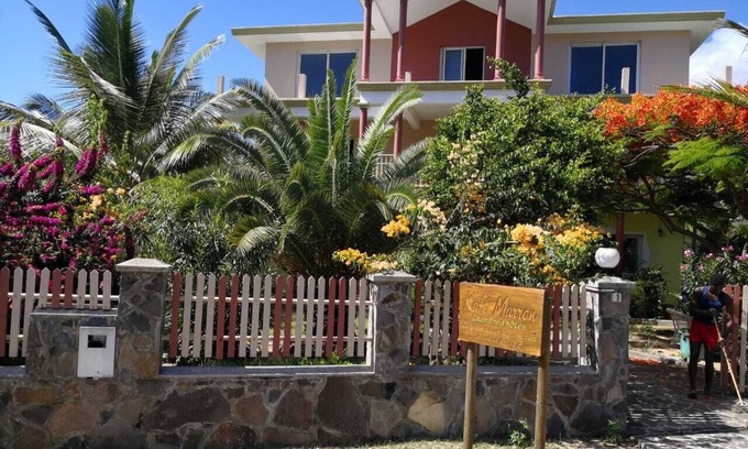 Coromandel House | Kafé Marron: Guesthouse, 100m from beach. 4 rooms for rent, half-board option