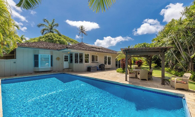 Kahala House | Kahala Estate Pool Cottage Steps to Beach