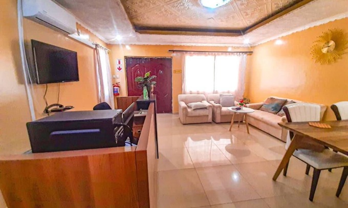 Kgalagadi District House | Kalahari Guest House