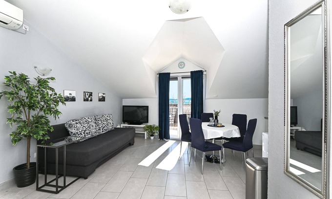 Kastel Kambelovac Apartment | KAMBELOVAC 2 - stylish & cozy apartment for up to 4 persons, 150m from a beach