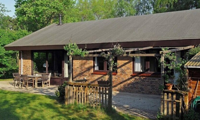 Nieuw-Haamstede House | Kamperfoelieweg 13 family bungalow near the North Sea beach