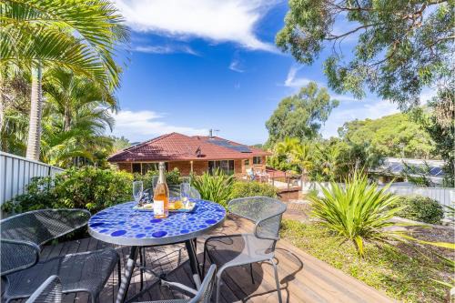 Salamander Bay House | Kanimbla House 15 Kanimbla Dr - air con, WiFi and pet friendly