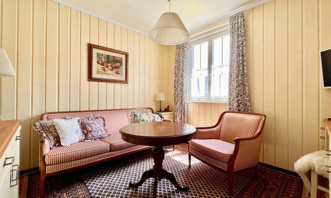 Trichtingen Apartment | Kanne Honeymoon Apartment historic, central for romantic getaways