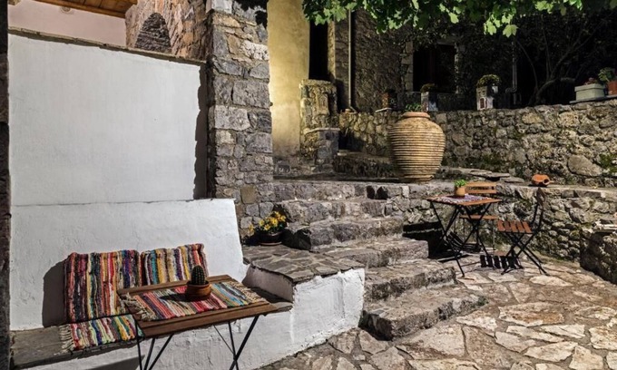Trikolonoi House | Kanto's Guesthouse