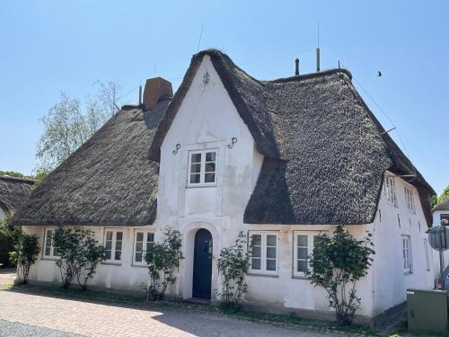 Nieblum Apartment | Kapitänshaus von 1712 - neu saniert
