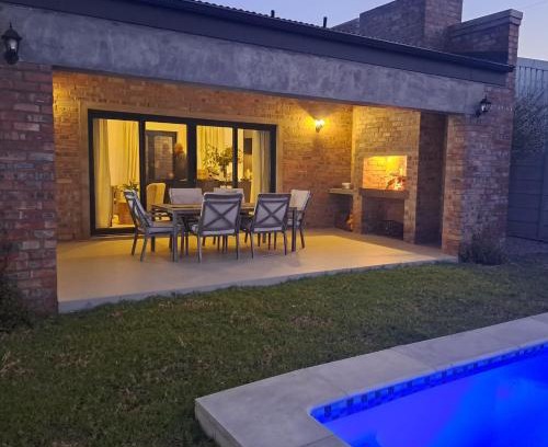 Riebeek Kasteel Villa | KARENINA'S Self-catering Accommodation