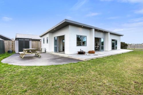 Karitane House | Karitane Beach Retreat - Karitane Holiday Home