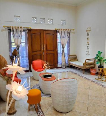 Madiun House | Kaswari Home - entire home