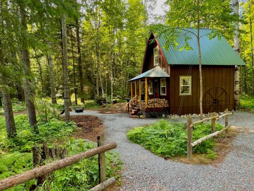 Sandpoint Ski Chalet | Kataluma Inn, Sandpoint, Idaho - Entire Cozy Cabin, Pet Friendly
