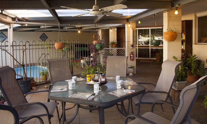 East Side Bed & Breakfast | Kathy's Place B&B/Peters Room/with shared bathroom, queen & single bed