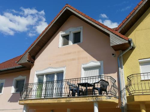 Kehidakustany Apartment | Katica Apartman