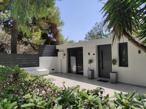 Vouliagmeni Apartment | Kavouri Seaside Luxury Bungalow