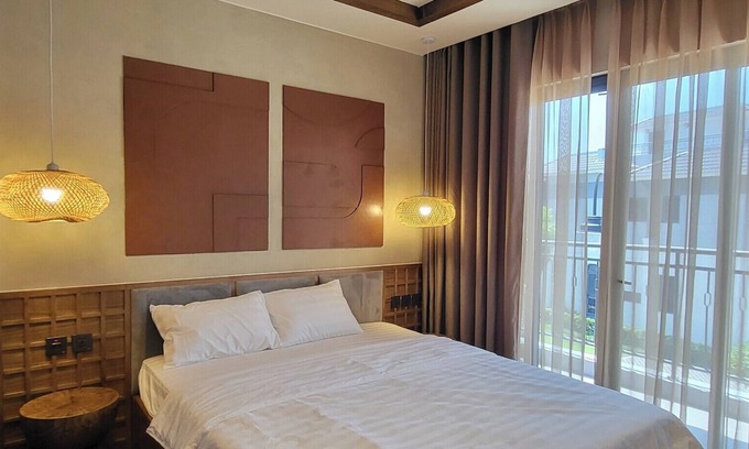 Van Don Villa | Kayak Villa Sonasea Harbor City