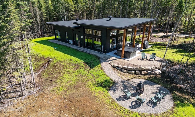 Baie-St-Paul Ski Chalet | Kbane 31: Private retreat with spa