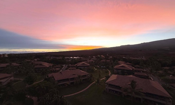 Honokowai Condo | KBM Resorts | Spacious Partial Ocean View 5-Bedroom Honua Kai Collection | Multi Unit Listing | Same Floor | 3 Free Rental Cars! HKK-920/22/26