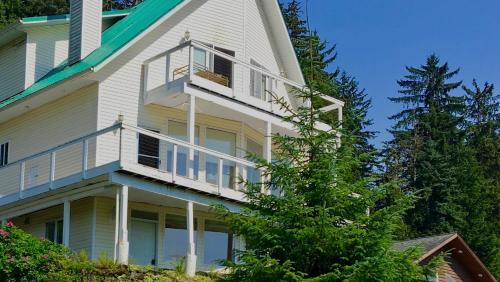 Juneau House | Kelli Creek Cottage - REDUCED PRICE ON TOURS