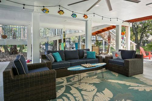Clear Lake Shores House | Kemah Baydreaming Near Kemah Boardwalk