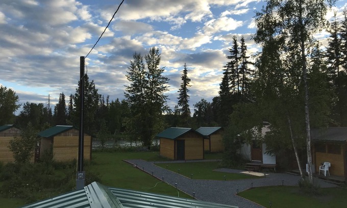 Soldotna Cabin | Kenai River Fishing 20 foot yurt